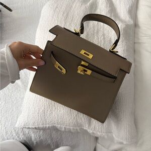Elegant Tan Handbag